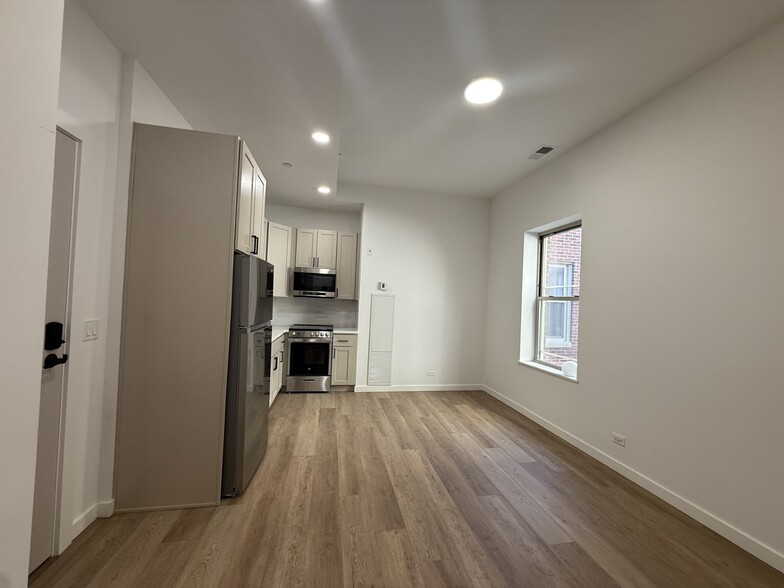 Building Photo - The Nest at 2140 N Lincoln Park W