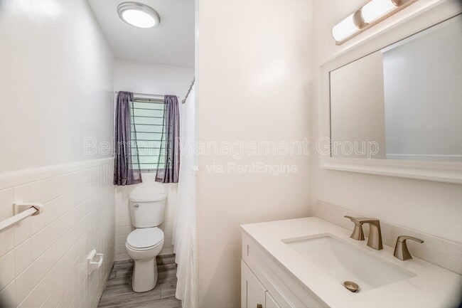 Building Photo - 1868 Lake Spier Dr