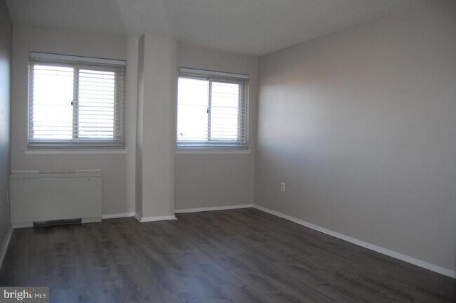 Building Photo - 1225 Martha Custis Dr