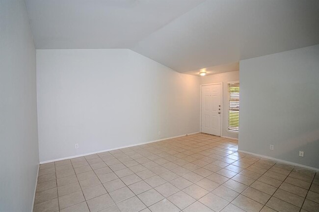 Building Photo - 12403 Tree Line Dr