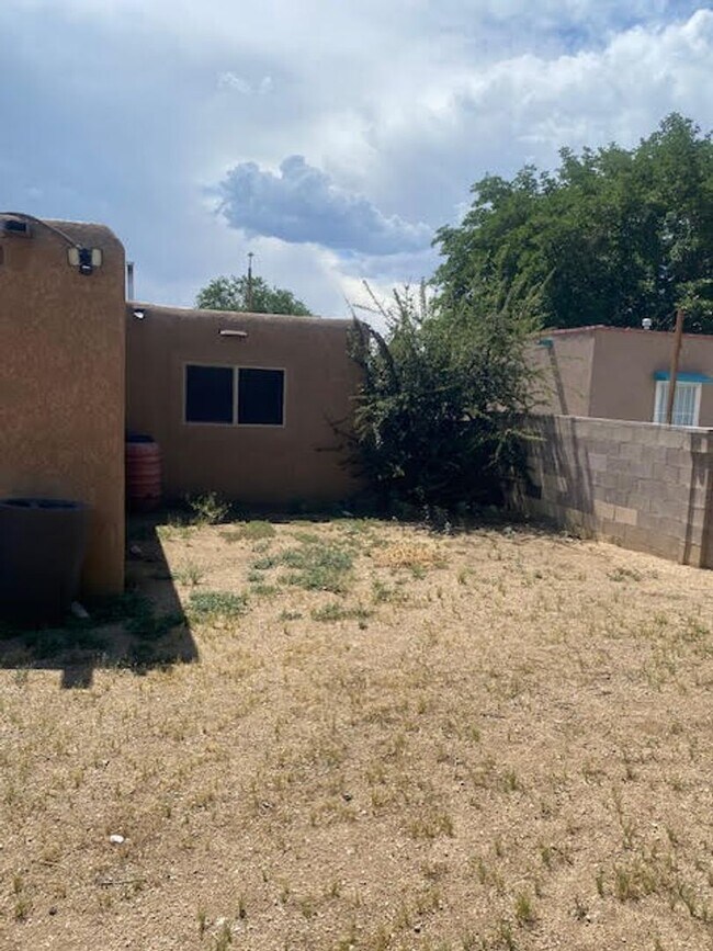 Building Photo - Northeast home off Juan Tabo and Indian Sc...