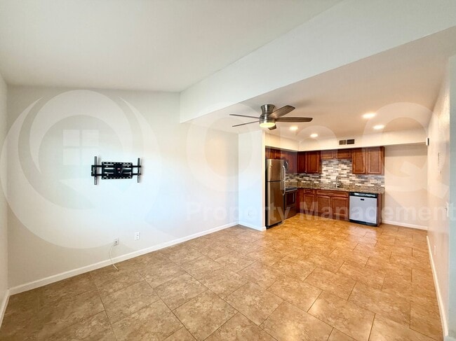 Building Photo - 6206 E Glencove St