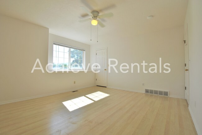 Building Photo - 1294 Eastridge Cir