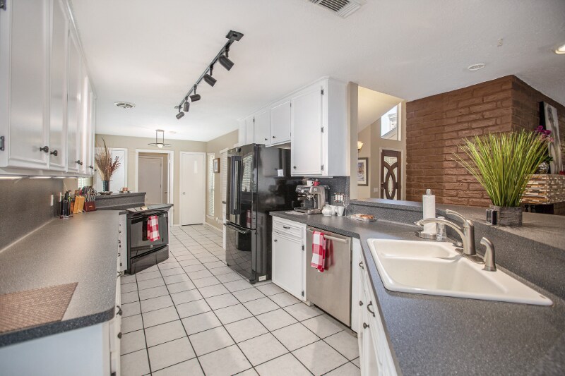 Building Photo - 2303 Silver Sage Dr