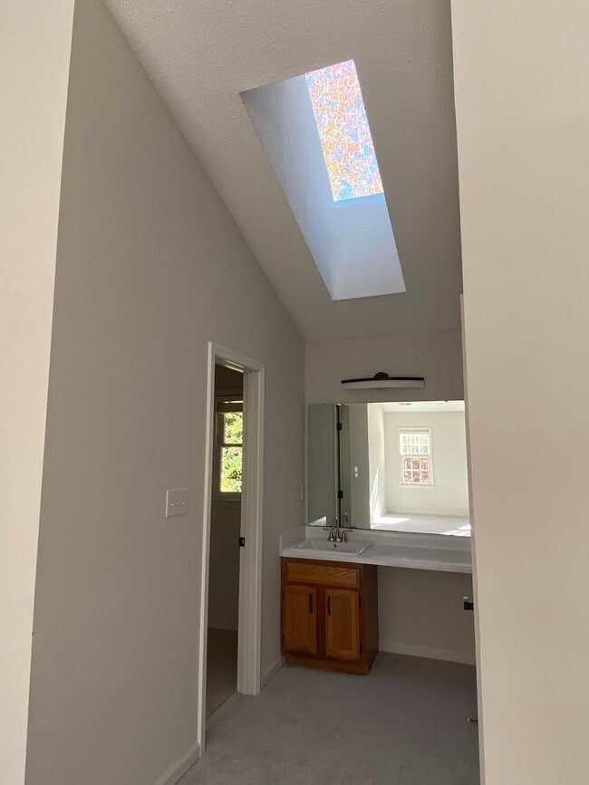 Building Photo - 118 W Skyhawk Dr