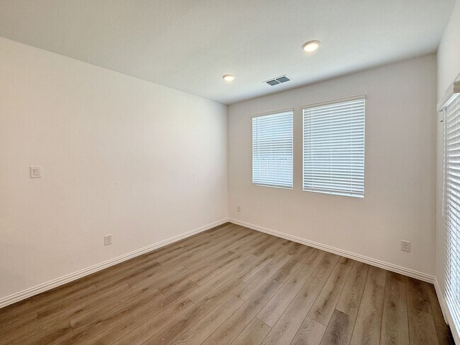 Building Photo - Elegant New Build in Princeton with Pool, ...