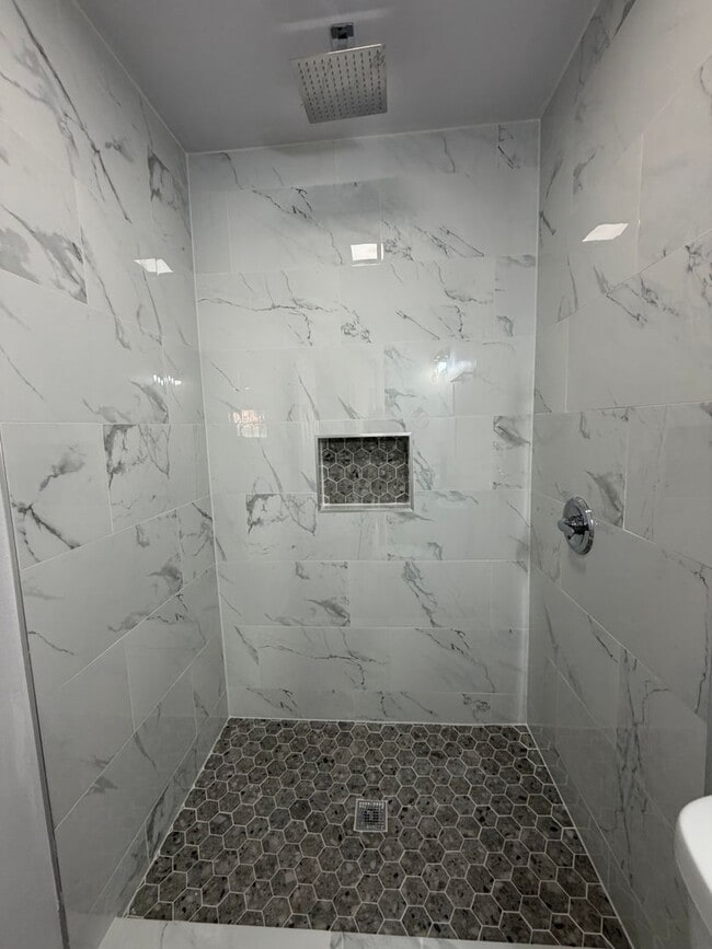 Building Photo - 601 W 94th St