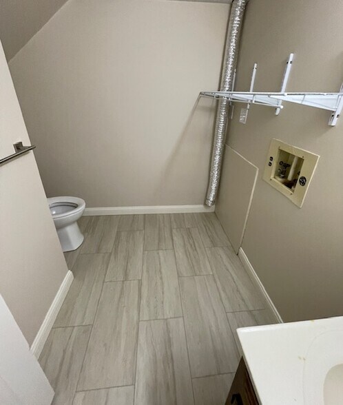 LAUNDRY/ UTILITY - 170 Middleground Way