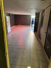 Building Photo - 5815 Oxford Ave