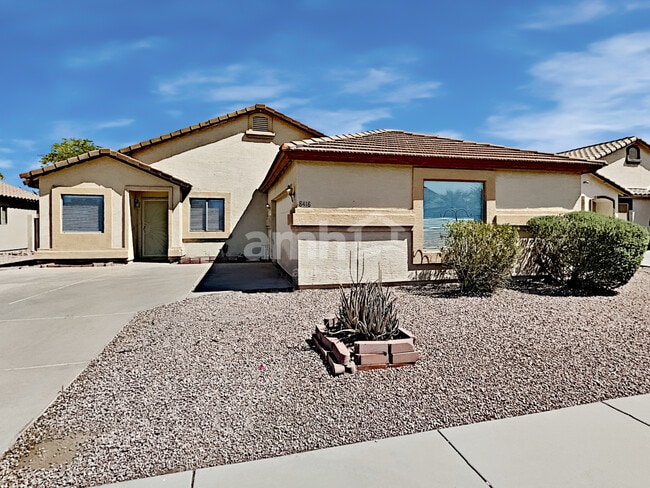 Building Photo - 8418 W Pinchot Ave