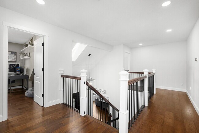 Building Photo - 7874 SW Bayberry Dr