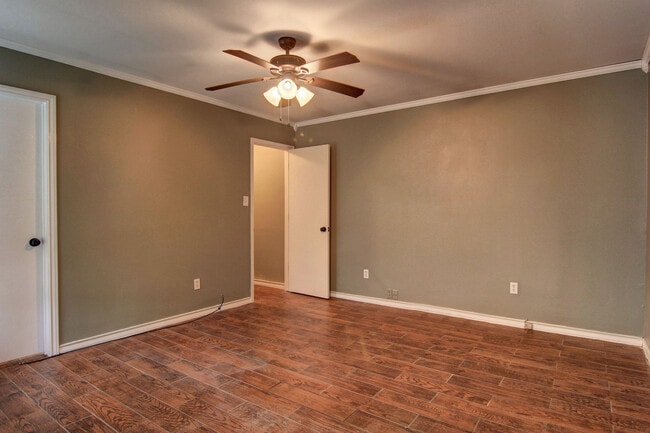 Building Photo - 5825 Skylark Dr