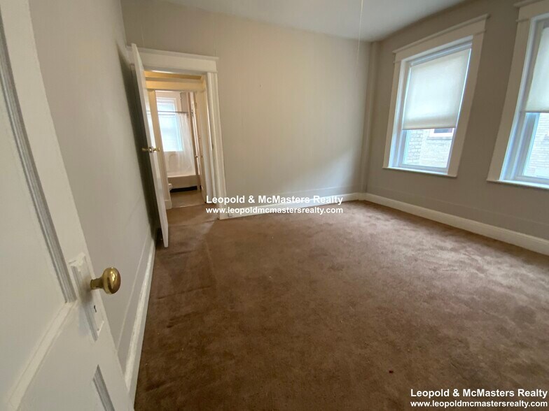 Building Photo - 68 Woodstock Ave