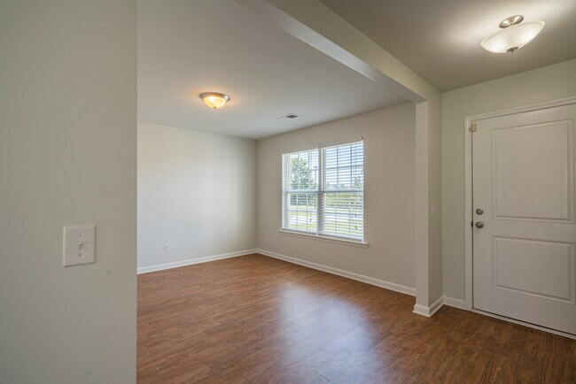 Building Photo - 135 Davila St