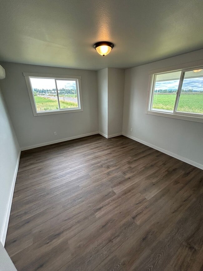 Building Photo - Fully Remodeled Five Bedroom House for Rent!