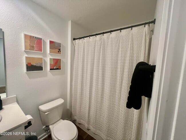 Building Photo - 656 Celtic dr