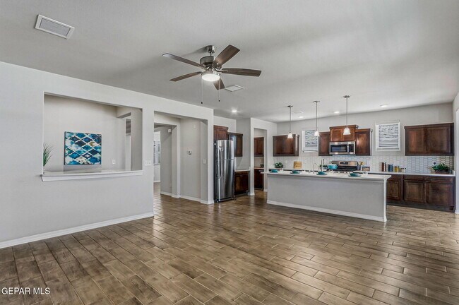 Building Photo - 7509 Enchanted Pk Dr