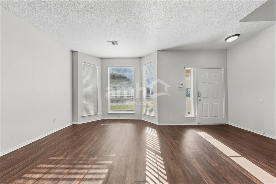 Building Photo - 8551 Western Meadows Dr