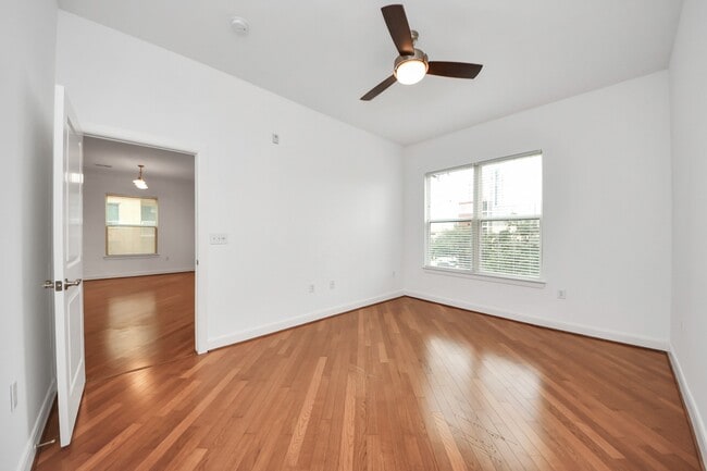 Building Photo - 1010 Rosine St