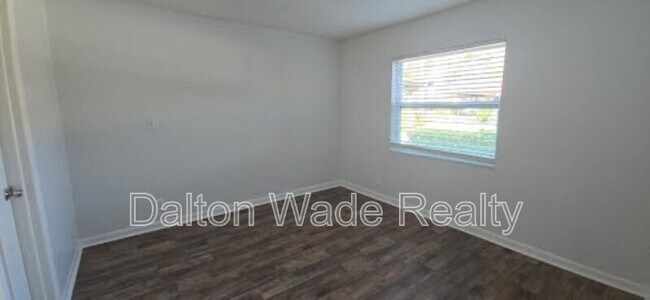 Building Photo - 2045 Sunset Grove Ln
