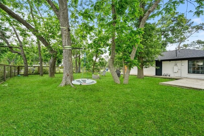 Building Photo - 1108 Myrtlewood Dr