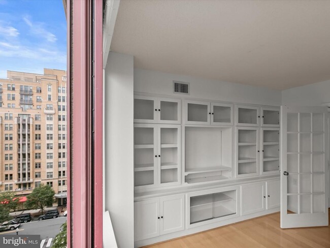 Building Photo - 1205 N Garfield St