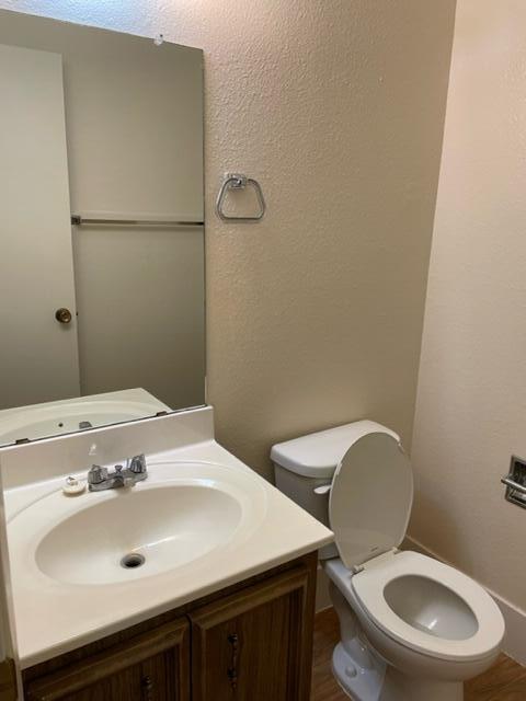 Building Photo - 937 Country Club Dr SE