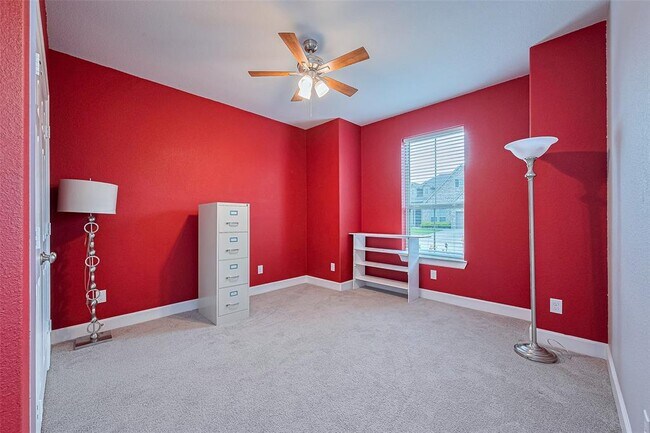 Building Photo - 5511 Highland Dr