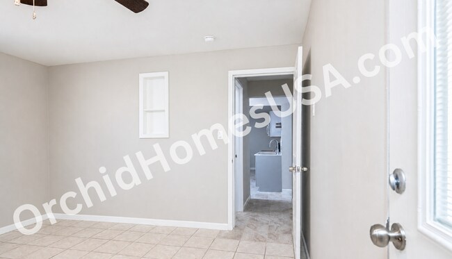 Building Photo - 516 N Roosevelt Ave