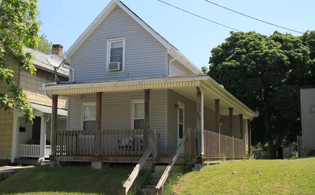 Primary Photo - Small single family with 1st floor laundry