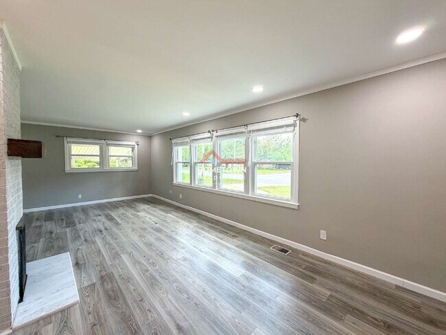 Building Photo - 1815 Hallmark Dr