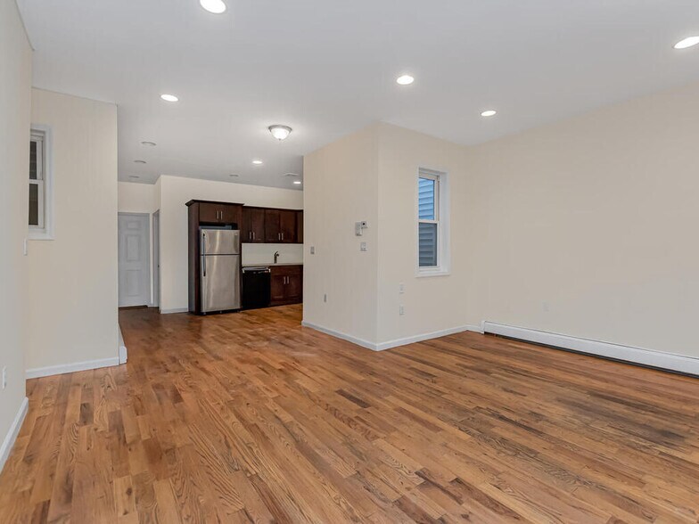 Building Photo - 1378 Bristow St