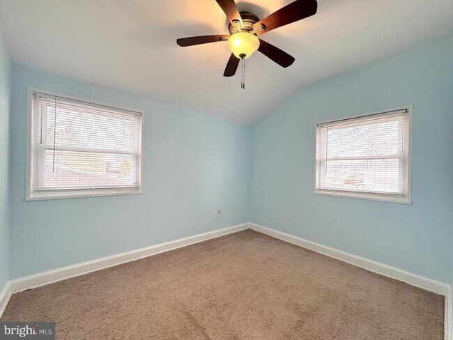 Building Photo - 5612 7th Rd S