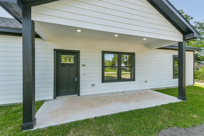 Building Photo - 106 County Rd 3704