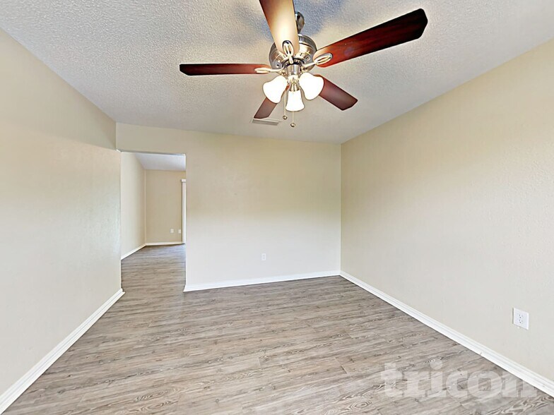 Building Photo - 1308 E Timberview Ln