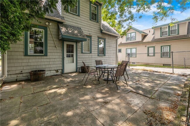Building Photo - 448 Buckingham Ave