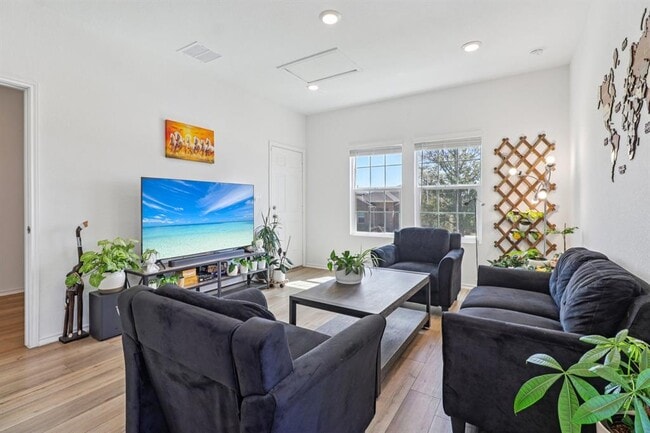 Building Photo - 1201 Mallow Rd