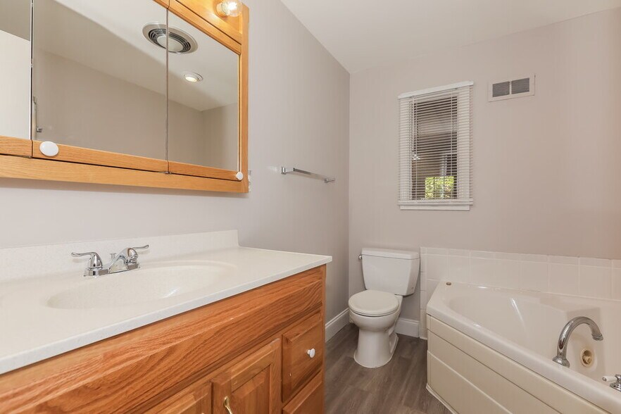Building Photo - 3238 Longspur Dr