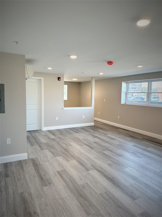 Building Photo - 530 Chestnut St