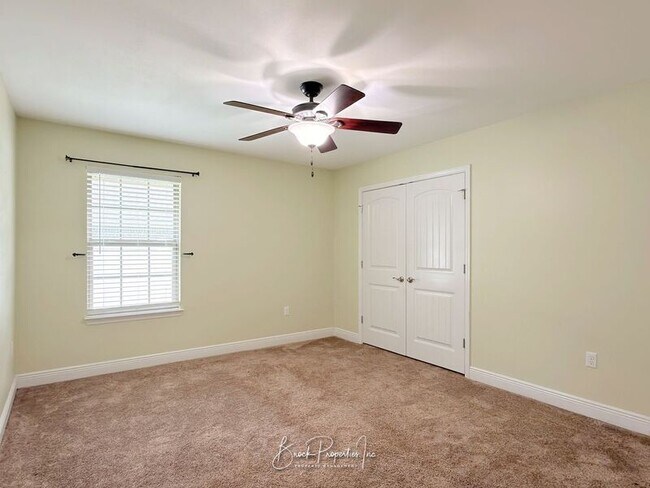 Building Photo - 6185 Autumn Pines Cir