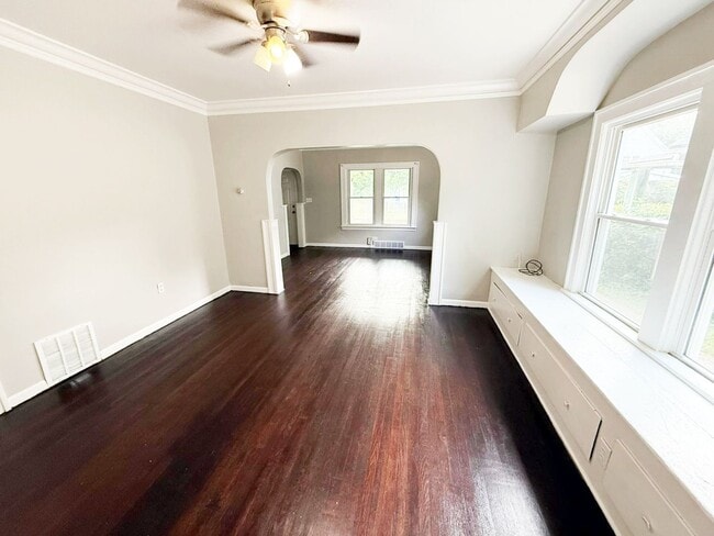 Primary Photo - 4 BED 1 BATH SINGLE FAMILY HOME IN MT PLEA...