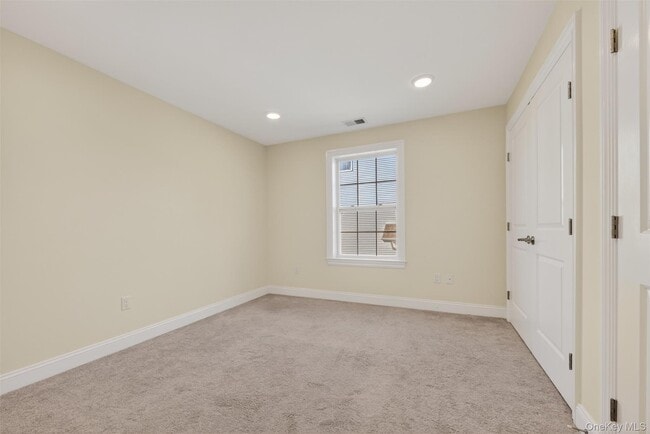 Building Photo - 402 Sacandaga Loop