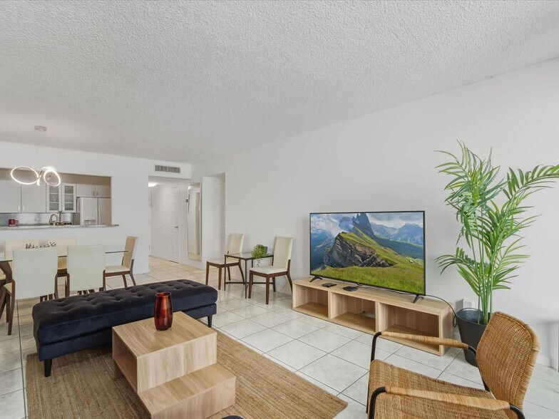 Building Photo - 3725 S Ocean Dr