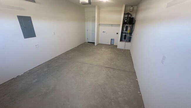 Building Photo - Coyote Run Duplexes 9004