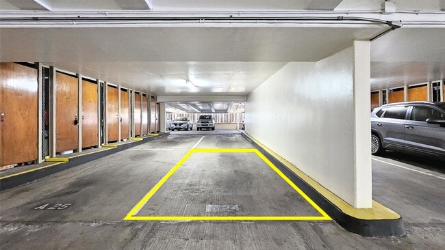 Building Photo - 1676 Ala Moana Blvd