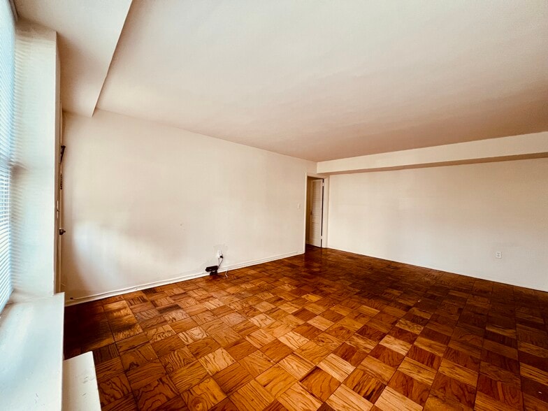 Building Photo - 242 Summit Ave