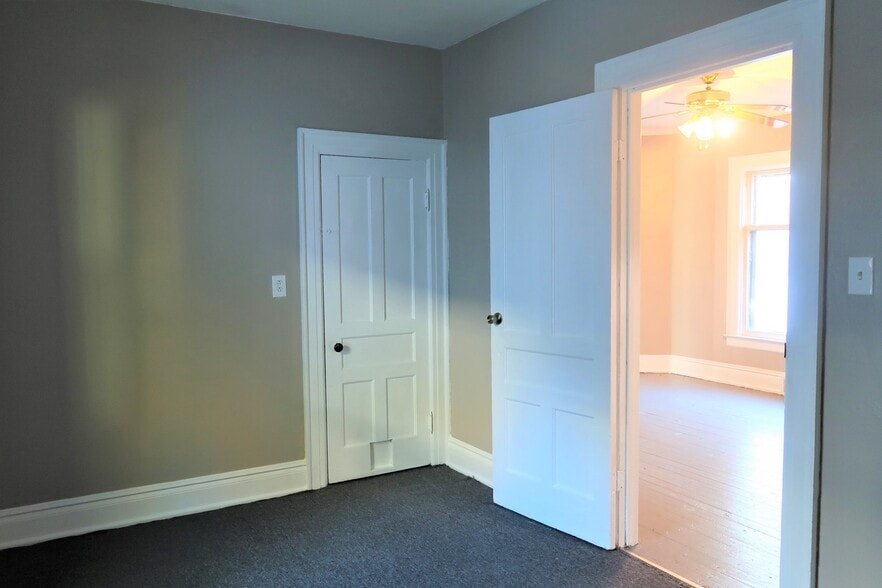 Building Photo - 238 Miller St