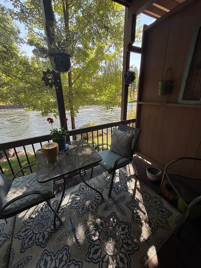 Building Photo - 1 Bed/1 Bath with River Views! Riviera Ridge Apartments