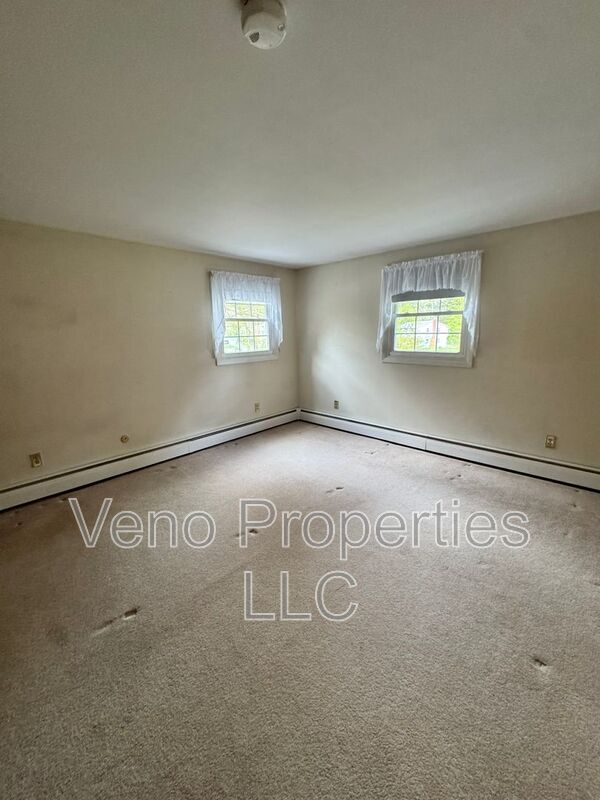 Building Photo - 23 Glenwood Dr