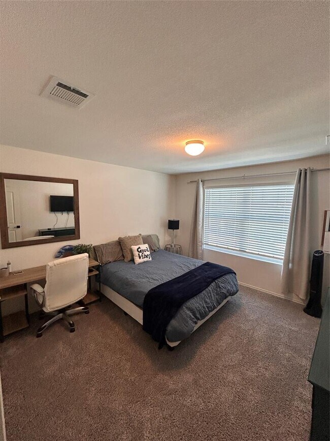 Building Photo - 10629 Sunday Dr